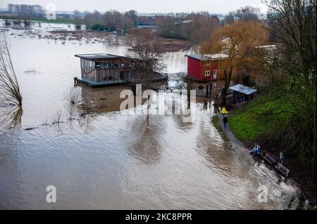 Ein Blick auf die Flutkatastrophe des Waal, während des hohen Wasserstehens in Nijmegen, am 5.. Februar 2021. (Foto von Romy Arroyo Fernandez/NurPhoto) Stockfoto