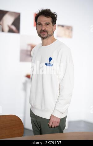 Der spanische Designer Jaime Hayon posiert während der Porträtsitzung am 9. Februar 2021 in Madrid, Spanien. (Foto von Oscar Gonzalez/NurPhoto) Stockfoto