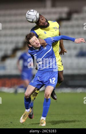 Nathan Cameron von Solihull Moors bestreitet einen Header mit Joe Grey von Hartlepool United während des Vanarama National League-Spiels zwischen Hartlepool United und Solihull Moors am Dienstag, den 9.. Februar 2021 im Victoria Park, Hartlepool. (Foto von Mark Fletcher/MI News/NurPhoto) Stockfoto