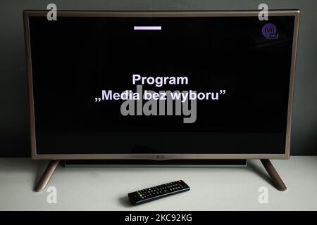 Die Protesterklärung „Medien ohne Wahl“ wird auf einem TVN-Fernsehsender ausgestrahlt. Krakau, Polen, am 10. Februar 2021. Die unabhängigen polnischen Medien haben die Berichterstattung ausgesetzt, und die Webseiten der führenden Nachrichtenorganisationen des Landes waren am Mittwochmorgen leer, um gegen eine neue Werbesteuer zu protestieren, die nach Meinung von Sendern und Verlegern nicht auf die Geldbeschaffung, sondern auf die Unterminierung der Pressefreiheit abzielt. (Foto von Beata Zawrzel/NurPhoto) Stockfoto