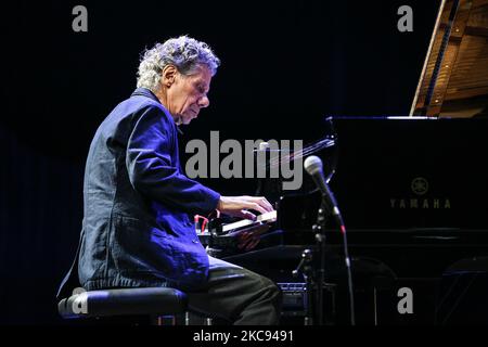 Chick Corea tritt am 8. Mai 2017 beim Konzert von World of Great Music im ICE Congress Center in Krakau, Polen, auf. Chick Corea, der mit dem Grammy Award ausgezeichnete Jazzmusiker, starb am 9. Februar 2021 an Krebs. (Foto von Beata Zawrzel/NurPhoto) Stockfoto