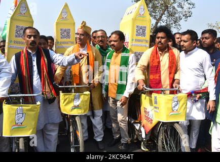 Kongressabgeordnete Gaurav GogoiÂ Â duringÂ den Start ihrer Kampagne „Save Assam“ vor den bevorstehenden Wahlen zur Versammlung in Assam in Guwahati, indien Â Samstag, 13. Februar 2021. (Foto von Anuwar Hazarika/NurPhoto) Stockfoto