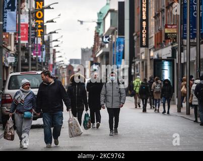 Blick auf die Henry Street im Stadtzentrum von Dublin, während der Covid-19-Sperre auf Ebene 5. Am Samstag, den 13. Februar 2021, in Dublin, Irland. (Foto von Artur Widak/NurPhoto) Stockfoto