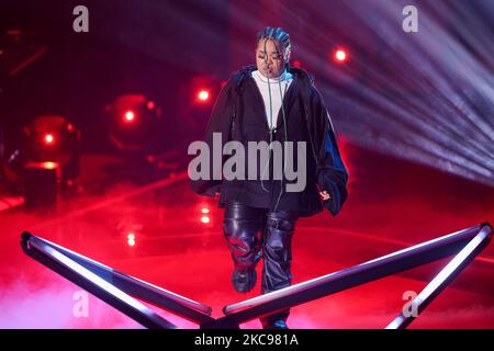 Berlin, Deutschland. 04.. November 2022. Zoe Wees tritt beim Finale der Casting-Show „The Voice of Germany“ im Studio in Berlin auf. Quelle: Gerald Matzka/dpa/Alamy Live News Stockfoto