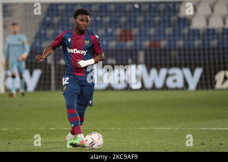 Levante's Verteidiger Mickael Ramon Malsa beim spanischen La Liga-Spiel zwischen Levante UD und C.A. Osasuna im Stadion Ciutat de Valencia am 14. Februar 2021 in Valencia, Spanien. (Foto von Jose Miguel Fernandez/NurPhoto) Stockfoto