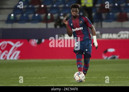 Levante's Verteidiger Mickael Ramon Malsa beim spanischen La Liga-Spiel zwischen Levante UD und C.A. Osasuna im Stadion Ciutat de Valencia am 14. Februar 2021 in Valencia, Spanien. (Foto von Jose Miguel Fernandez/NurPhoto) Stockfoto