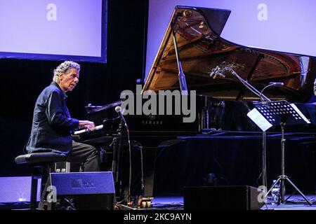 Chick Corea, der mit dem Grammy Award ausgezeichnete Jazzmusiker, tritt am 8. Mai 2017 beim World of Great Music-Konzert im ICE Congress Center in Krakau, Polen, auf. (Foto von Beata Zawrzel/NurPhoto) Stockfoto