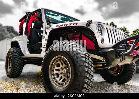 Barren Plains Tennessee Jeep Rally bei Countryside Equipment Sales- Custom Jeeps Erholung Räder Stockfoto