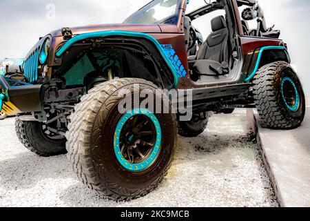 Barren Plains Tennessee Jeep Rally bei Countryside Equipment Sales- Custom Jeeps Erholung Räder Stockfoto