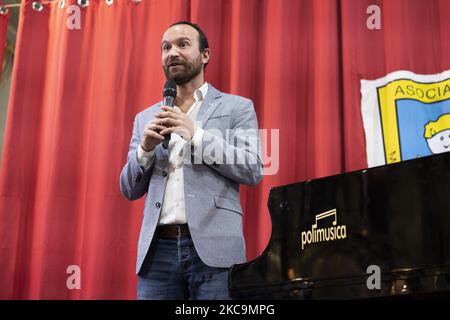 Der Pianist Juan Antonio Simarro bietet in der Kirche San Antón ein Solidaritätskonzert zugunsten der Obdachlosen in Madrid an. 21. Februar 2021 Spanien (Foto von Oscar Gonzalez/NurPhoto) Stockfoto