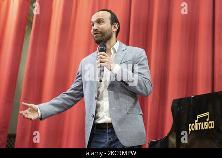 Der Pianist Juan Antonio Simarro bietet in der Kirche San Antón ein Solidaritätskonzert zugunsten der Obdachlosen in Madrid an. 21. Februar 2021 Spanien (Foto von Oscar Gonzalez/NurPhoto) Stockfoto