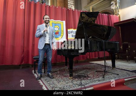 Der Pianist Juan Antonio Simarro bietet in der Kirche San Antón ein Solidaritätskonzert zugunsten der Obdachlosen in Madrid an. 21. Februar 2021 Spanien (Foto von Oscar Gonzalez/NurPhoto) Stockfoto