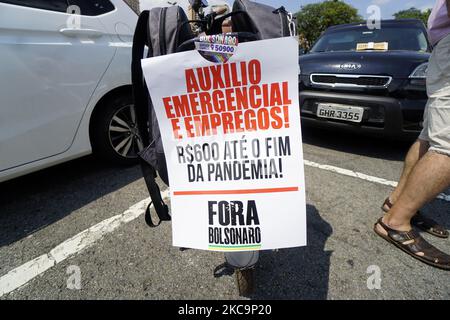 Aktivisten und Mitglieder sozialer Organisationen nehmen an einer Demonstration Teil, in der die Amtsenthebung des brasilianischen Präsidenten Jair Bolsonaro in Sao Paulo, Brasilien, am 20. Februar 2021 gefordert wird. (Foto von Cris FAGA/NurPhoto) Stockfoto