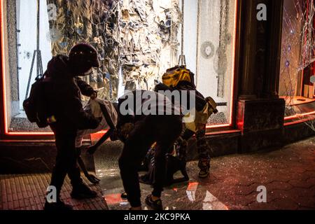 Protest für die fünfte Nacht in Barcelona, Spanien, am 21. Februar 2021 gegen die Inhaftierung von Pablo Hasel. ((Foto von Jerome Gilles/NurPhoto) Stockfoto