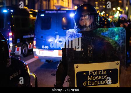 Protest für die fünfte Nacht in Barcelona, Spanien, am 21. Februar 2021 gegen die Inhaftierung von Pablo Hasel. ((Foto von Jerome Gilles/NurPhoto) Stockfoto