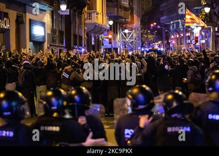 Protest für die fünfte Nacht in Barcelona, Spanien, am 21. Februar 2021 gegen die Inhaftierung von Pablo Hasel. ((Foto von Jerome Gilles/NurPhoto) Stockfoto