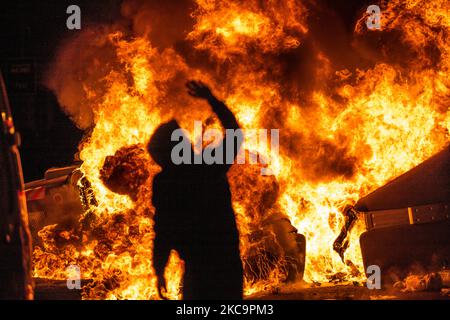 Protest für die fünfte Nacht in Barcelona, Spanien, am 21. Februar 2021 gegen die Inhaftierung von Pablo Hasel. ((Foto von Jerome Gilles/NurPhoto) Stockfoto