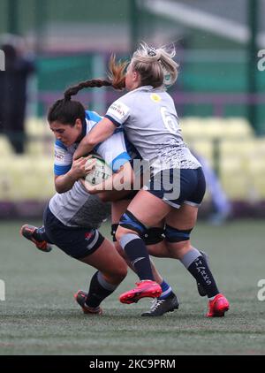 Maelle Picut von Darlington Mowden Park Sharks wird am Samstag, dem 20.. Februar 2021, während des ALLIANZ PREMIER 15S-Spiels der DAMEN zwischen DMP Durham Sharks und Sale Sharks im Maiden Castle, Durham City, angegangen. (Foto von Chris Booth/MI News/NurPhoto) Stockfoto