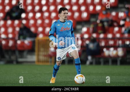 Mario Rui von Neapel kontrolliert den Ball während des UEFA Europa League Round 32-Spiels zwischen Granada CF und SSC Napoli am 18. Februar 2021 im Estadio Nuevo los Carmenes in Granada, Spanien. (Foto von Jose Breton/Pics Action/NurPhoto) Stockfoto