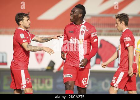 Mario Balotelli (R) von AC Monza und Federico Ricci (L) während des Spiels der Serie B zwischen AC Monza und AS Cittadella im Stadio Brianteo am 27. Februar 2021 in Monza, Italien. (Foto von Giuseppe Cottini/NurPhoto) Stockfoto