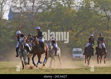 Frauen im Einsatz während des Princess Diya Kumari Foundation Ladies Polo Cup 2021 auf dem Polo Ground in Jaipur, Rajasthan, Indien, Samstag, 27. Februar 2021. (Foto von Vishal Bhatnagar/NurPhoto) Stockfoto