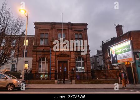 Bank of Ireland in Rathmines, Dublin, gesehen während der COVID-19-Sperre der Stufe 5. Die Bank of Ireland wird 103 Filialen in ganz Irland schließen, da die Beschleunigung des digitalen Bankwesens nun ihren „kritischen Punkt“ erreicht hat. Insgesamt werden 88 Filialen in der Republik Irland schließen, die 169 verlassen werden, und 15 Filialen in Nordirland werden die 13 schließen. Am Montag, den 1. März 2021, in Dublin, Irland. (Foto von Artur Widak/NurPhoto) Stockfoto