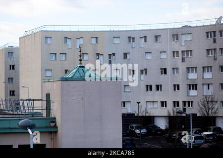 Chanteloup-les-Vignes, Frankreich, 4. Februar 2021. Die Moschee von Okba Ibn Nafi in der Stadt der Noe. Die muslimische Präsenz in dieser Gemeinde ist hauptsächlich mit der Automobilindustrie verbunden. Tatsächlich sind viele ehemalige Arbeiter des Peugeot-Standorts in Poissy, nur wenige Kilometer von der Stadt entfernt. (Foto von Emeric Fohlen/NurPhoto) Stockfoto