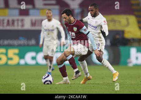 Burnleys Dwight McNeil in Aktion mit Ricardo Pereira von Leicester City während des Premier League-Spiels zwischen Burnley und Leicester City im Turf Moor, Burnley am Mittwoch, 3.. März 2021. (Foto von Mark Fletcher/MI News/NurPhoto) Stockfoto