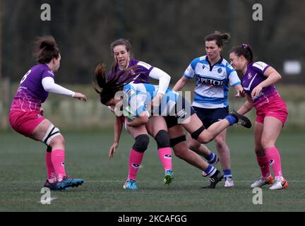 Maelle Picut von Darlington Mowden Park Sharks und Emily Scarratt von Loughborough Lightning während des ALLIANZ PREMIER 15S-Spiels der DAMEN zwischen DMP Durham Sharks und Loughborough Ligntning am Samstag, dem 6.. März 2021, im Maiden Castle in Durham City. (Foto von Chris Booth/MI News/NurPhoto) Stockfoto