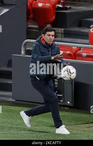 Marcelino Garcia Toral Cheftrainer von Athletic während des La Liga Santander Spiels zwischen Athletic Club und Villarreal CF im Estadio de San Mames am 21. Februar 2021 in Bilbao, Spanien. Sportstadien in ganz Spanien unterliegen aufgrund der Coronavirus-Pandemie weiterhin strengen Beschränkungen, da staatliche Gesetze zur sozialen Distanzierung Fans innerhalb von Veranstaltungsorten verbieten, was dazu führt, dass Spiele hinter verschlossenen Türen gespielt werden. (Foto von Jose Breton/Pics Action/NurPhoto) Stockfoto