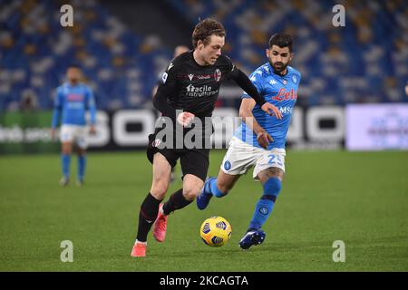 Andreas Skov Olsen vom FC Bologna Elseid Hysaj vom SSC Napoli während des Serie-A-Spiels zwischen SSC Napoli und dem FC Bologna Calcio im Stadio Diego Armando Maradona Neapel Italien am 7. März 2021. (Foto von Franco Romano/NurPhoto) Stockfoto