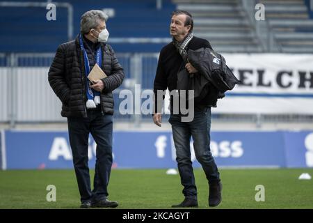 sportdirektor Otmar Schork (ri.) und Präsident Peter Fechner (le.) von 1. Der FC Magdeburg blickt auf den Stand von 3. Liga-Spiel zwischen 1. FC Magdeburg und SV Waldhof Mannheim in der MDCC-Arena am 06. März 2021 in Magdeburg. (Foto von Peter Niedung/NurPhoto) Stockfoto