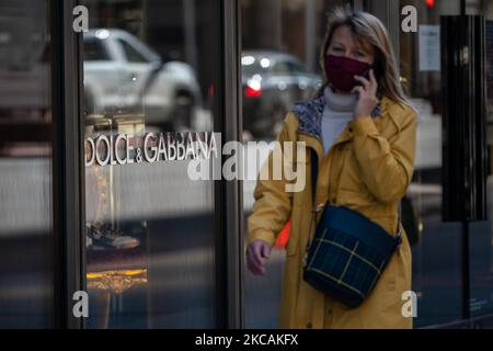 Ein Blick auf einen Flagship-Store von Dolce & Gabbana an der 5. Avenue in Manhattan, New York, am 9. März 2021. Dolce & Gabbana klagt über $600 Millionen Klage gegen 2 Modeblogger, die rassistische Botschaften des Gründers aufgedeckt haben (Foto: John Nacion/NurPhoto) Stockfoto