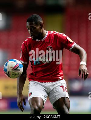 Chuks Aneke von Charlton kontrolliert den Ball während des Spiels der Sky Bet League 1 zwischen Charlton Athletic und Northampton Town am Dienstag, dem 9.. März 2021 im The Valley, London. (Foto von Juan Gasparini/MI News/NurPhoto) Stockfoto