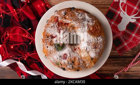 Portugiesische Weihnachtskuchen Bolo Rei Stockfoto