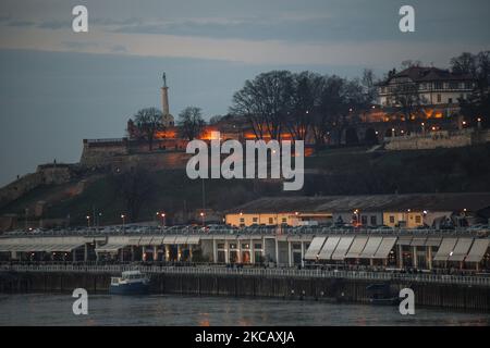 Belgrad: Blick auf die Festung Kalemegdan am Abend. Serbien Stockfoto