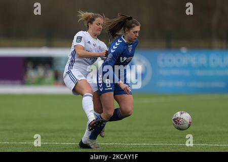 Molly Sharpe von Durham Women in Aktion mit Sophie HOWARD von Leicester City während des FA Women's Championship Matches zwischen dem Durham Women FC und Leicester City am 14.. März 2021 im Maiden Castle, Durham City, England. (Foto von Mark Fletcher/MI News/NurPhoto) Stockfoto