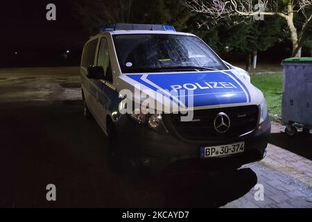 Ein Transporter der deutschen Polizei, der zur FRONTEX-Truppe gehört, wie man ihn in der Nähe der griechisch-türkischen Grenzen sieht. Das Fahrzeug hat das Logo der Bundespolizei Bundespolizei oder BPOL und die Aufschrift POLIZEI. Frontex die Europäische Grenz- und Küstenwache-Agentur kontrolliert die europäischen Außengrenzen des Schengen-Raums und unterstützt die nationale Strafverfolgung der Mitgliedsstaaten. Operation Poseidon - Poseidon Schnelle Intervention überwacht die südöstliche Landgrenze der EU mit der Türkei am Evros (Maritsa oder Meriç). Die Operation wurde im März 2020, während der Grenzkrise, als die Türkei dies erlaubte, verstärkt Stockfoto