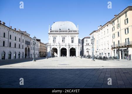 Leerer Loggia-Platz in Brescia, Italien am 15. März 2021. Da sich die dritte Ansteckungswelle von Covid 19 ausbreitet, hat die italienische Regierung beschlossen, die restriktiven Maßnahmen zu verschärfen. Ab heute werden elf Regionen zur Roten Zone erklärt, darunter die Lombardei. Brescia und seine Provinz sind mit der höchsten Zahl von Fällen seit fast einem Monat konfrontiert. (Foto von Stefano Nicoli/NurPhoto) Stockfoto