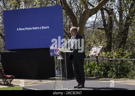 Lieferung der Verträge über die rosa-gelbe Linie der Metro Porto und Einführung der Internationalen Ausschreibung für die Gestaltung der neuen Brücke über den Douro-Fluss in den Gärten des Kristallpalastes, An dem am 16. März 2021 in Porto, Portugal, Premierminister Antonio Costa, Minister für Umwelt und Klimaschutz JoÃ£o Pedro Matos Fernandes, Bürgermeister von Porto Rui Moreira, Bürgermeister von Vila Nova de Gaia Eduardo Vitor Rodrigues, Präsident von Porto Metro Tiago Braga, teilgenommen haben. (Foto von Rita Franca/NurPhoto) Stockfoto