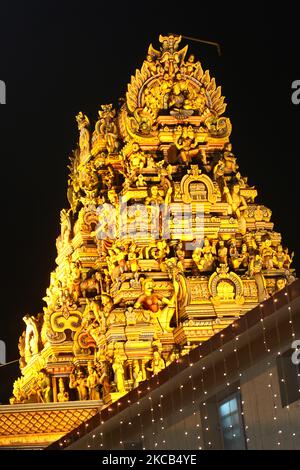 Detail des Attukal Bhagavathy Tempels während des Attukal Pongala Mahotsavam Festivals in der Stadt Thiruvananthapuram (Trivandrum), Kerala, Indien, am 19. Februar 2019. Das Attukal Pongala Mahotsavam Festival wird jedes Jahr von Millionen Hindu-Frauen gefeiert. Während dieses Festivals bereiten Frauen Pongala (Reis, der mit Jaggery, Ghee, Kokosnuss sowie anderen Zutaten gekocht wird) im Freien in kleinen Töpfen zu, um der Göttin Attukal Devi (im Volksmund bekannt als Attukal Amma) zu gefallen, die geglaubt wird, die Wünsche ihrer Anhänger zu erfüllen und Wohlstand zu schaffen. (Foto von Creative Touch Imaging Ltd./NurPhoto) Stockfoto