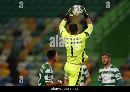 Antnio Adan beim Kampf um die Liga NOS zwischen Sporting CP und Vitoria SC, im Estadio Alvalade, Lissabon, Portugal, 20, März 2021. Alle Spieler hatten den Namen No AO Racismo (No to Rassismus) aufgrund der Liga NOS Kampagne gegen Rassismus im Fußball ersetzt (Foto: JoÃ£o Rico/NurPhoto) Stockfoto