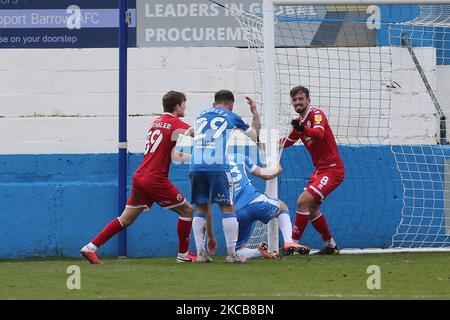 Jack Powell aus Crawley Town erzielt am Samstag, dem 20.. März 2021, im Sky Bet League 2-Spiel zwischen Barrow und Crawley Town in der Holker Street, Barrow-in-Furness ihr 2.-Tor. (Foto von Mark Fletcher/MI News/NurPhoto) Stockfoto