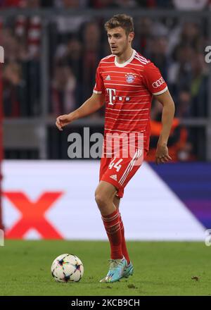 München, 1.. November 2022. Josip Stanisic von Bayern München beim UEFA Champions League Spiel in der Allianz Arena, München. Bildnachweis sollte lauten: Jonathan Moscrop / Sportimage Stockfoto