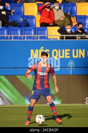 Aspekt der Tribünen des Johan Cruyff Stadions während des Spiels zwischen dem FC Barcelona B und UE Cornellá, nachdem die Gesundheitsbehörden tausend Fans die Teilnahme an spanischen Amateurfußballspielen erlaubt hatten, in Erwartung, dass die Anwesenheit der Fans im Mai in professionellen Spielen Realität wird, Am 21.. März 2021 in Barcelona, Spanien. -- (Foto von Urbanandsport/NurPhoto) Stockfoto