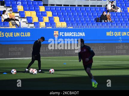 Aspekt der Tribünen des Johan Cruyff Stadions während des Spiels zwischen dem FC Barcelona B und UE Cornellá, nachdem die Gesundheitsbehörden tausend Fans die Teilnahme an spanischen Amateurfußballspielen erlaubt hatten, in Erwartung, dass die Anwesenheit der Fans im Mai in professionellen Spielen Realität wird, Am 21.. März 2021 in Barcelona, Spanien. -- (Foto von Urbanandsport/NurPhoto) Stockfoto