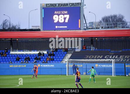 Aspekt der Tribünen des Johan Cruyff Stadions während des Spiels zwischen dem FC Barcelona B und UE Cornellá, nachdem die Gesundheitsbehörden tausend Fans die Teilnahme an spanischen Amateurfußballspielen erlaubt hatten, in Erwartung, dass die Anwesenheit der Fans im Mai in professionellen Spielen Realität wird, Am 21.. März 2021 in Barcelona, Spanien. -- (Foto von Urbanandsport/NurPhoto) Stockfoto