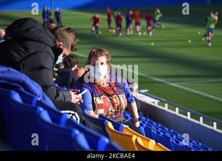 Aspekt der Tribünen des Johan Cruyff Stadions während des Spiels zwischen dem FC Barcelona B und UE Cornellá, nachdem die Gesundheitsbehörden tausend Fans die Teilnahme an spanischen Amateurfußballspielen erlaubt hatten, in Erwartung, dass die Anwesenheit der Fans im Mai in professionellen Spielen Realität wird, Am 21.. März 2021 in Barcelona, Spanien. -- (Foto von Urbanandsport/NurPhoto) Stockfoto