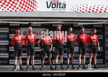 201 Nairo Quintana aus Kolumbien, 202 Anthony Delaplace aus Frankreich, 203 Lukasz Owsian aus Polen, 204 Matis Louvel aus Frankreich, 205 Laurent Pichon aus Frankreich, 206 Elie Gesbert aus Frankreich aus Team, 207 Alan Riou aus Frankreich aus Team ARKEA - Samsic während der 100. Volta Ciclista a Catalunya 2021, Etappe 3 vom Canal Olimpic de Barcelona nach Valter 2000. Am 24. März 2021 in Barcelona, Spanien. (Foto von Xavier Bonilla/NurPhoto) Stockfoto