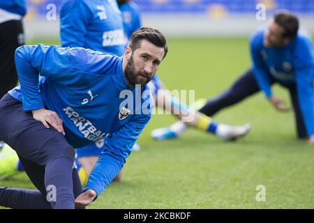 Ollie Palmer vom AFC Wimbledon wärmt sich während des Sky Bet League 1-Spiels zwischen AFC Wimbledon und Northampton Town in der Plough Lane, Wimbledon, am Samstag, 27.. März 2021 auf. (Foto von Federico Maranesi/MI News/NurPhoto) Stockfoto